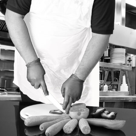PE Disposable Aprons It's all about the Gauge, thickness. Economy starts at Apron Gauge : 8 μm, Standard 10 μm, Premium 15 μm - Image 2