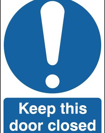 MA03050S - 297x210mm Keep This Door Closed - Self Adhesive