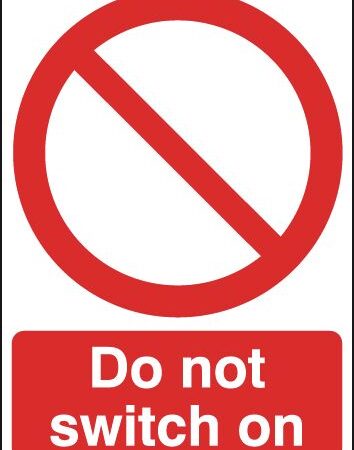 PH00950R - 297x210mm Do Not Switch On - Rigid