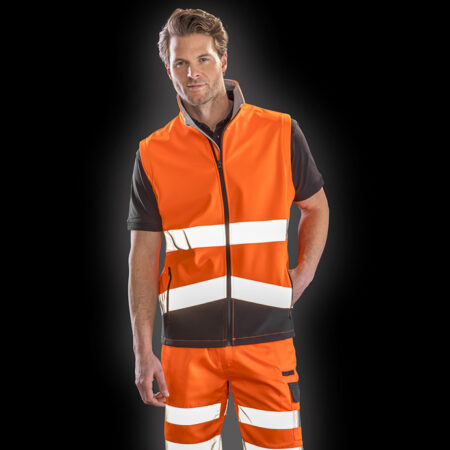 R451X -Safety Softshell Gilet A high visibility, on-trend softshell gilet, perfect for layering up with other garments