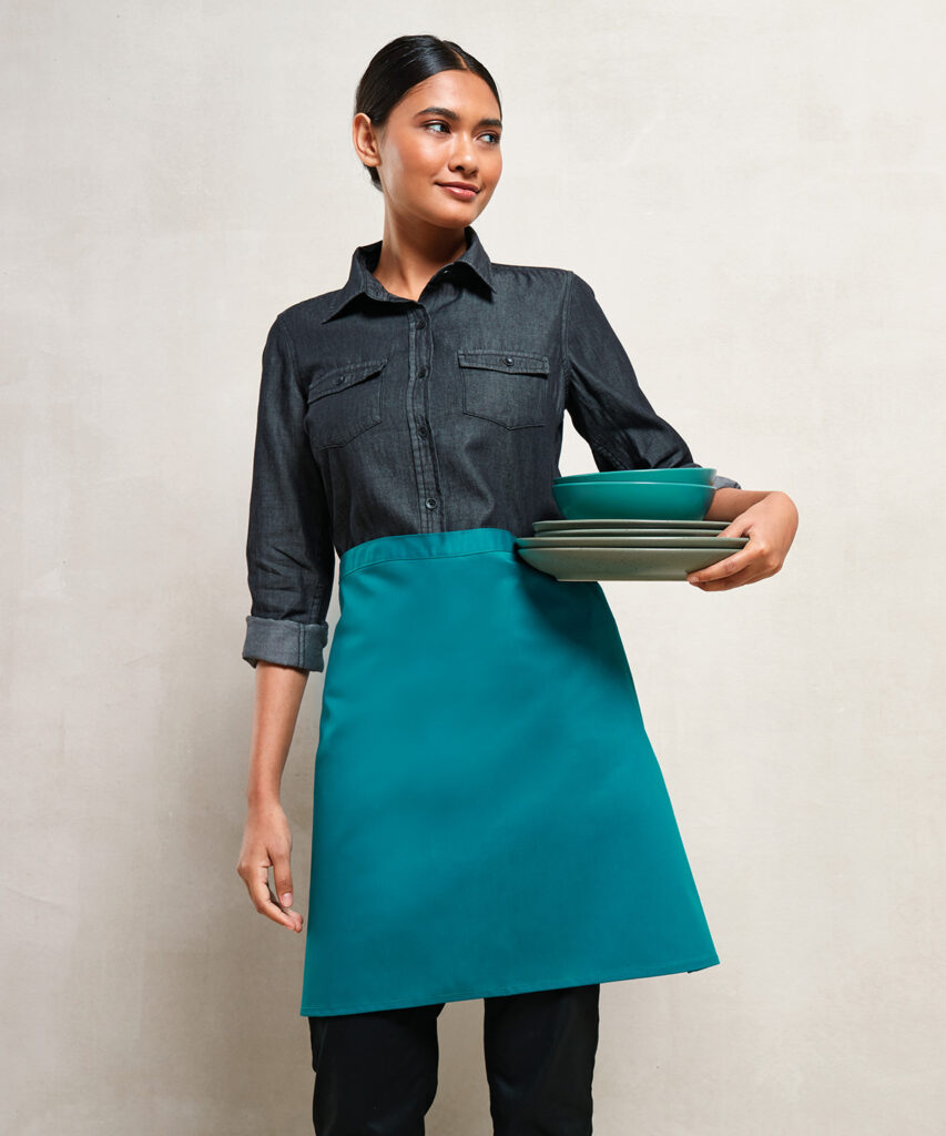 PR151  A coloured mid-length  apron that has ties long enough to double around the front.