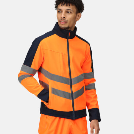 TRA625 Regatta pro softshell move with ease- 3 layer membrane keeps rain at bay. Orange/Navy