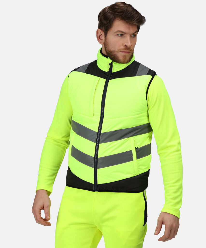 TRA871 Regatta Pro hi-vis thermal bodywarmer with a warm lining and insulation to keep you toasty.