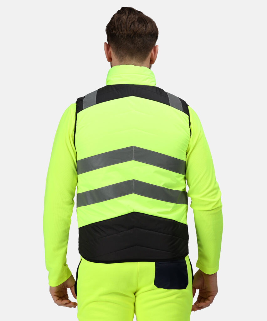 TRA871 Regatta Pro hi-vis thermal bodywarmer with a warm lining and insulation to keep you toasty.