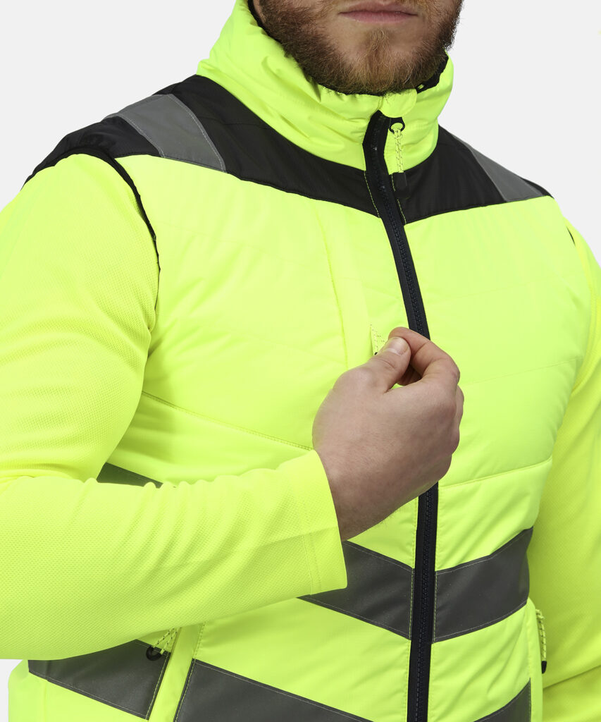 TRA871 Regatta Pro hi-vis thermal bodywarmer with a warm lining and insulation to keep you toasty.