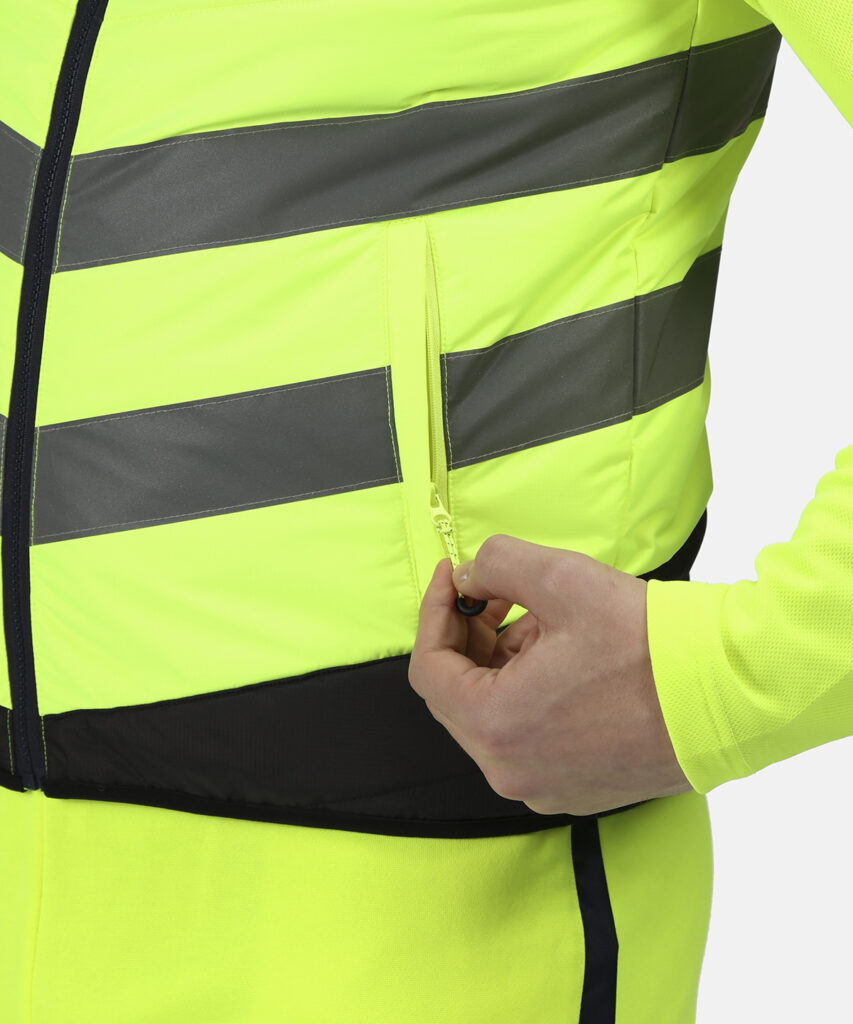 TRA871 Regatta Pro hi-vis thermal bodywarmer with a warm lining and insulation to keep you toasty.
