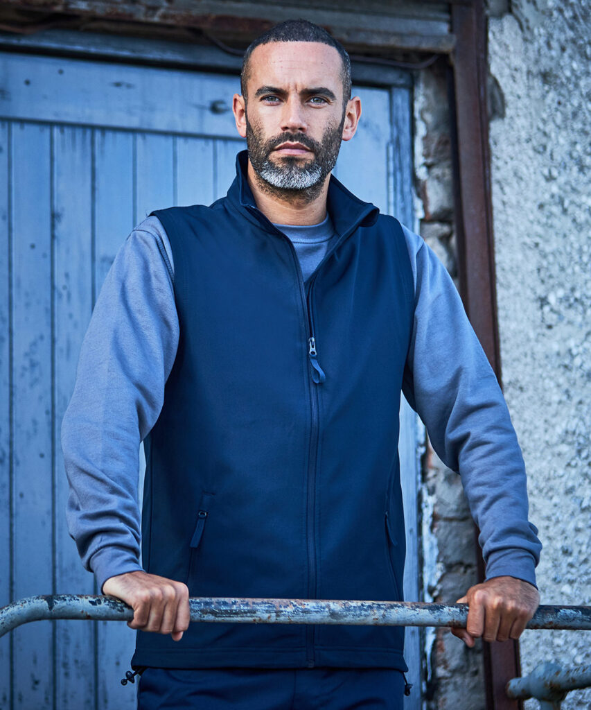 RX550 Pro 2-layer softshell features full-front zip fastening and handy front zipped hand pockets